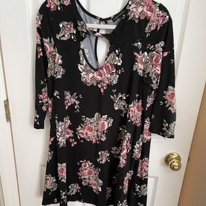 🎉 2 for $10 🎉 Great floral dress sz L